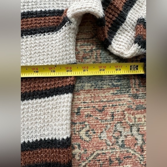 AMERICAN Eagle Waffle Knit V-Neck Sweater/Size Small - Picture 3 of 6